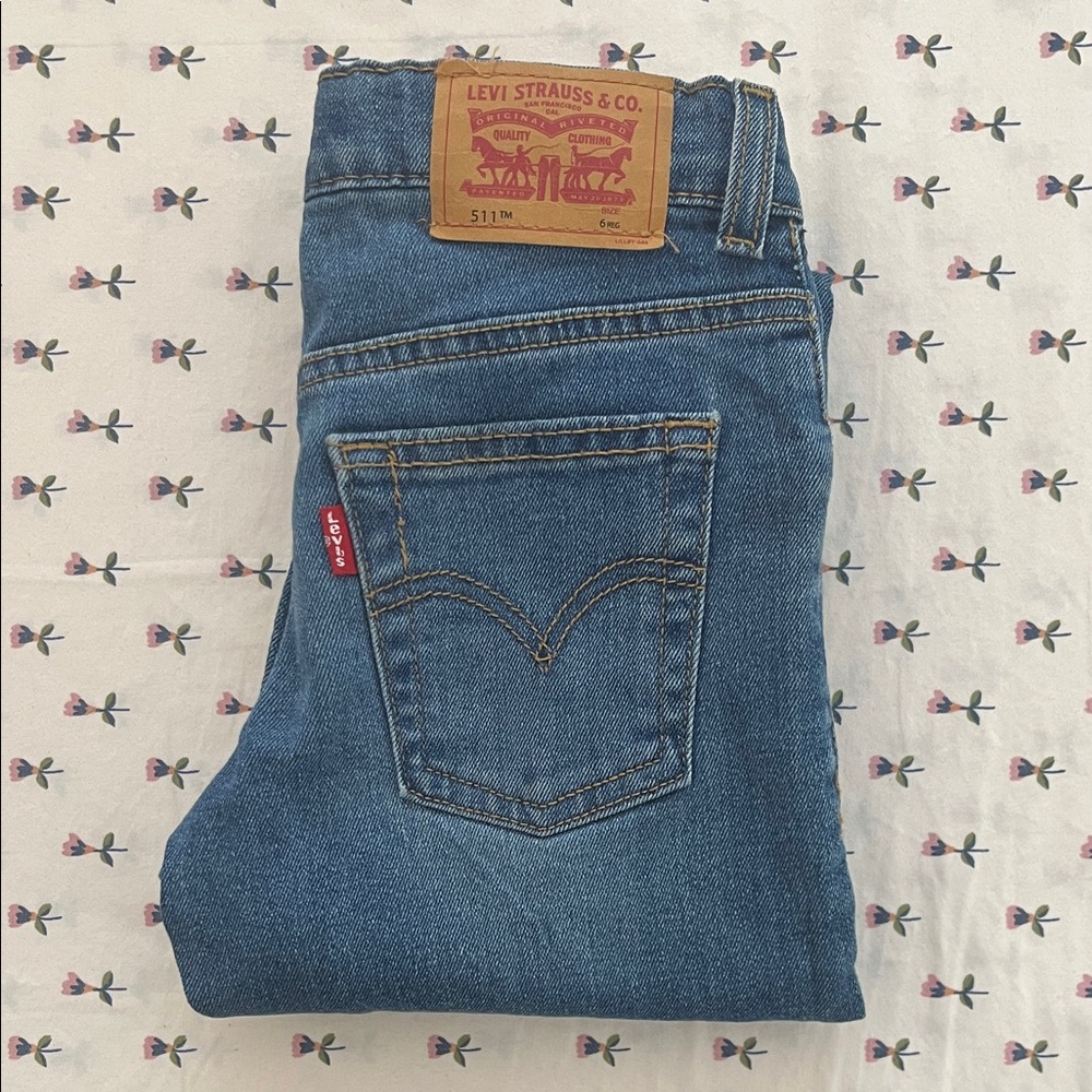 Levi's Classic Blue Jeans with Logo Patch